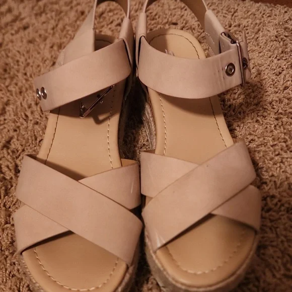 Women's Beige Platform Sandals Size 7.5 - Picture 8 of 13
